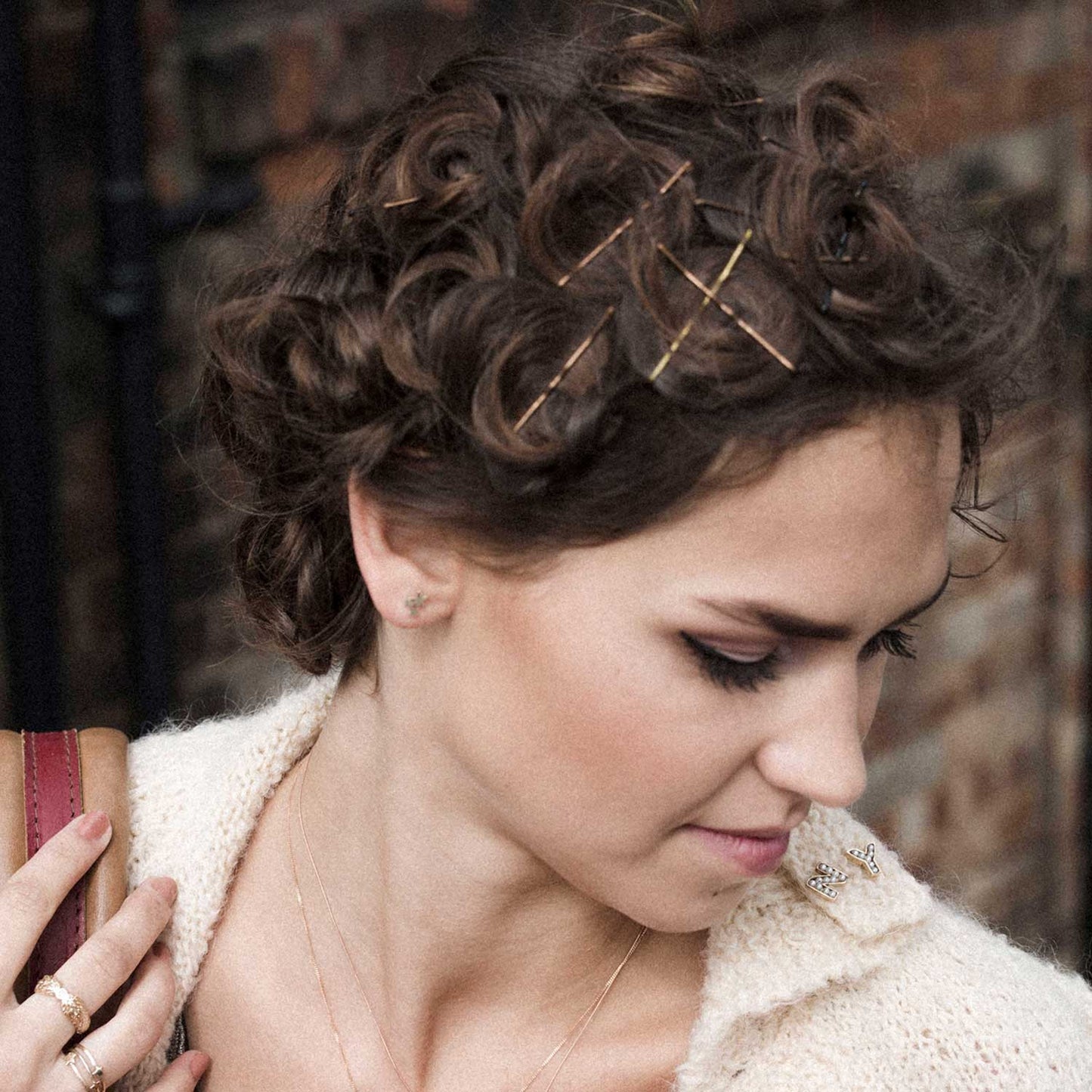 Showtime (alphabet) Pin / 9ct gold