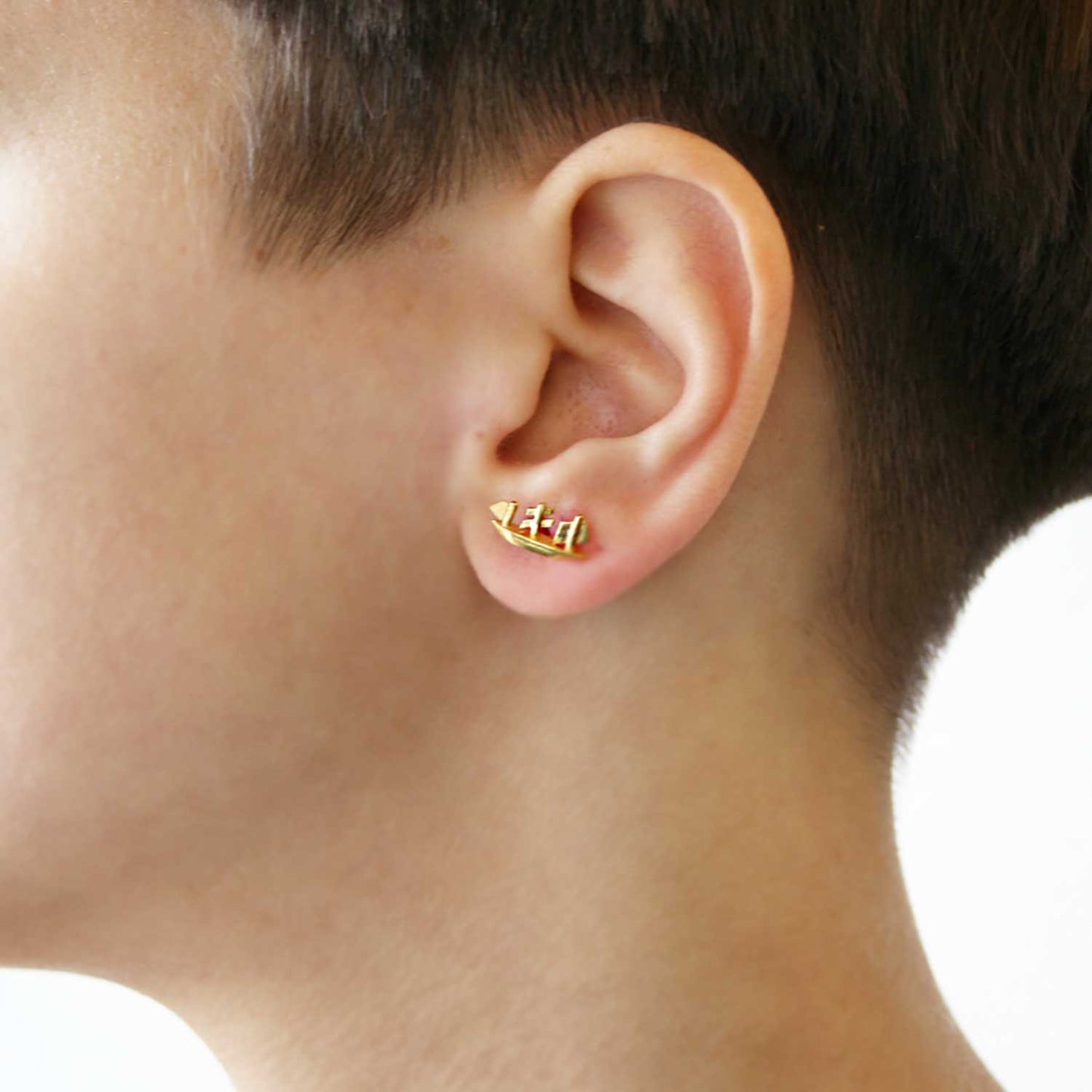 シップスタッドイヤリング